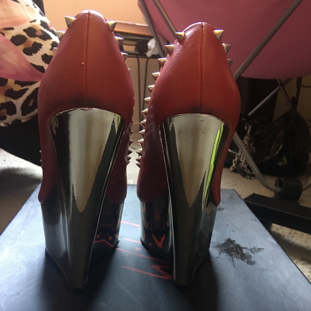 Sexy red Wild Pair “rocker chick” spiked wedges - Picture 2 of 8